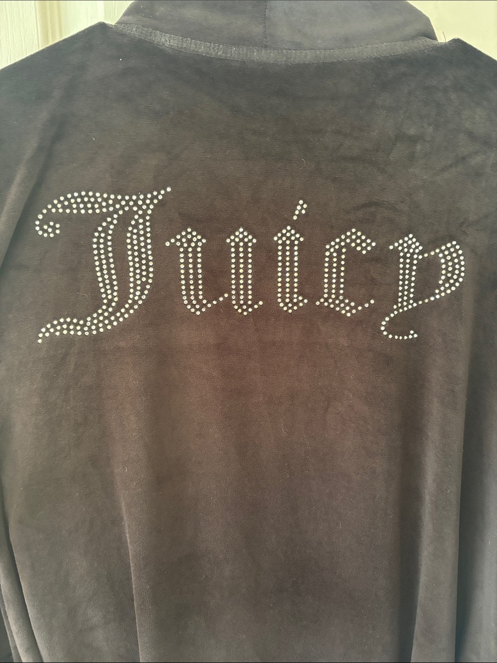 Juicy Couture Ladie’ Black Velour bathrobe with Rhinestone 'Juicy' Back Logo - Picture 1 of 4